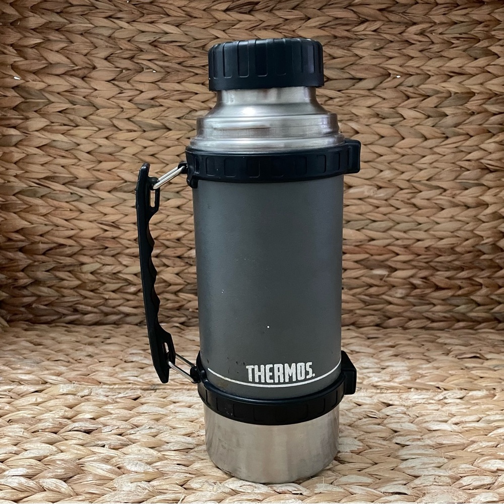 Thermos Vaccum Insulated Bottle‎ Hot / Cold